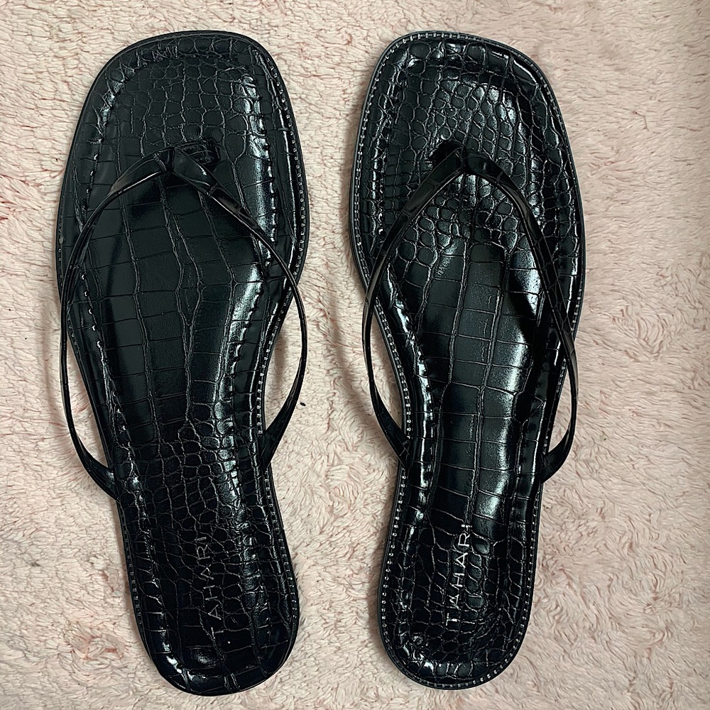 Tahari sandals